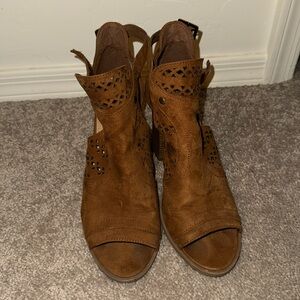 Women’s heels/ wedges size 8.5